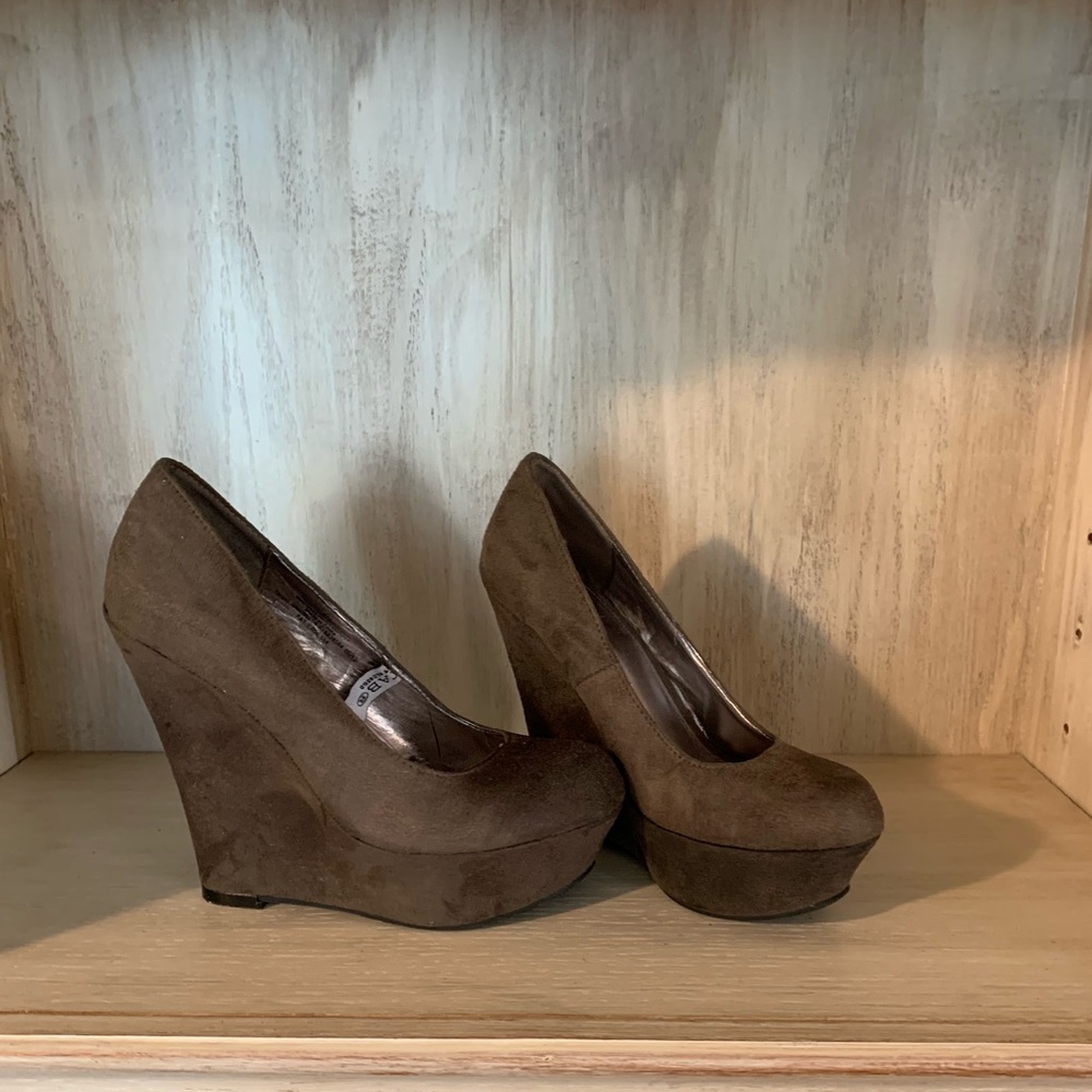 Cute Mossimo wedges size 6.5
